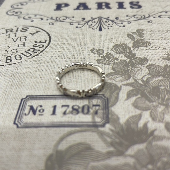 Filigree style sterling silver stamped ring!  Could be layered! - Picture 5 of 7